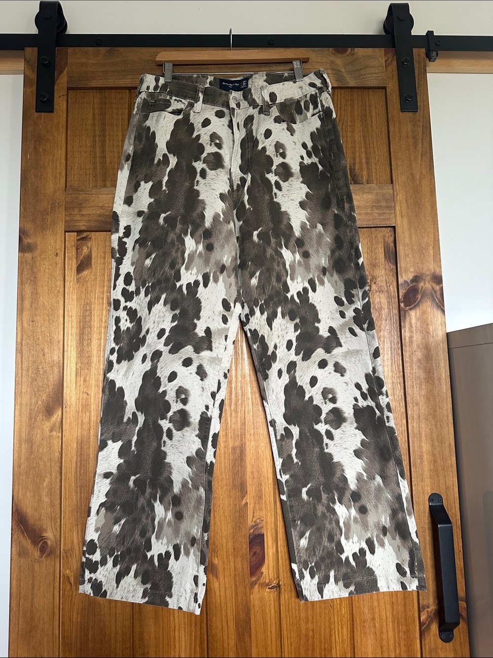 Abercrombie & Fitch Cow Print Relaxed Men’s Jeans - White & Brown